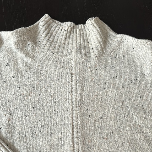 Women’s petite Loft sweater - Picture 2 of 6